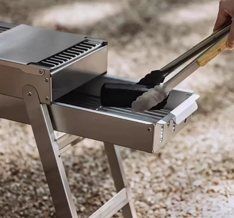 ミニマリストフレームの折りたたみ式チャコールグリル ミニマリストフレームの折りたたみ式チャコールグリル