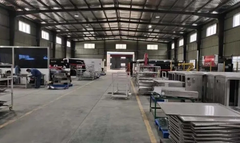 ミニマリストフレームの折りたたみ式チャコールグリル