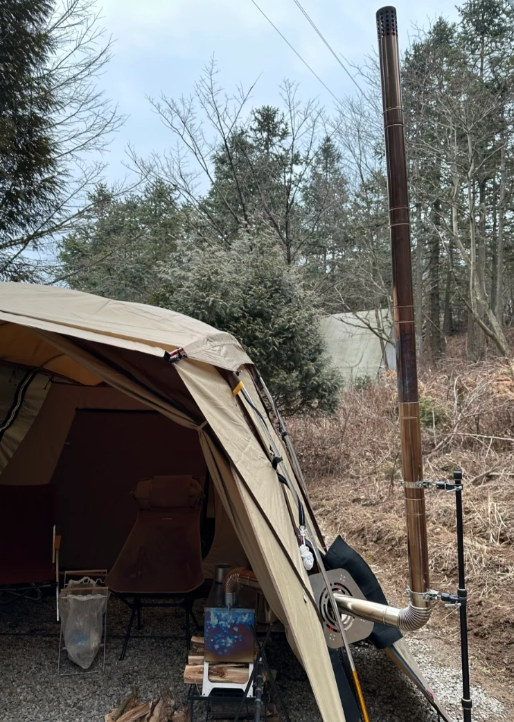 キャンバステントストーブに煙突パイプを取り付ける方法