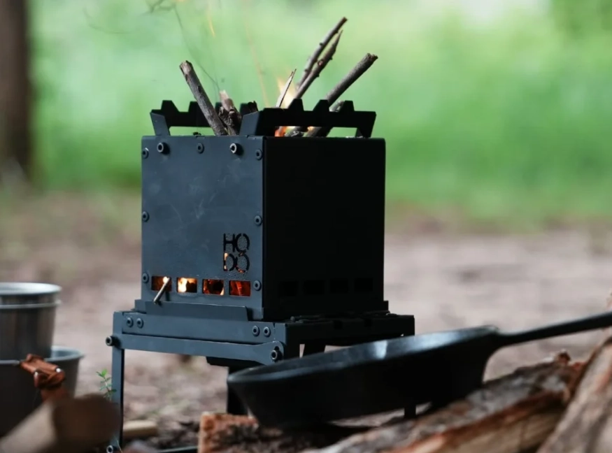 キャンプ用テントストーブとファイヤーピット：どちらのほうが BTU を多く出力しますか?