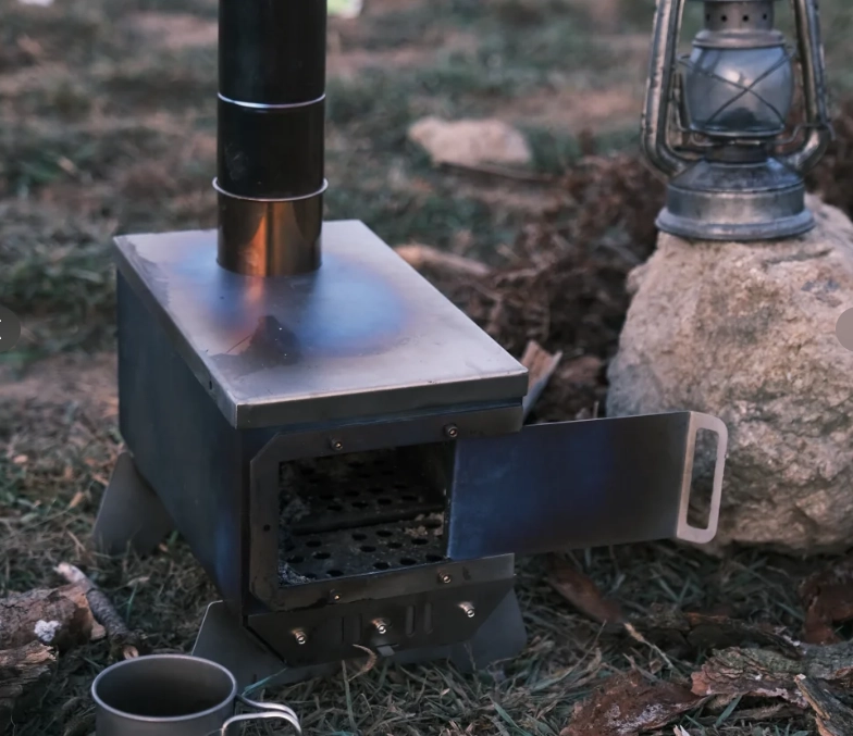 キャンプ用テントストーブとファイヤーピット：どちらのほうが BTU を多く出力しますか?